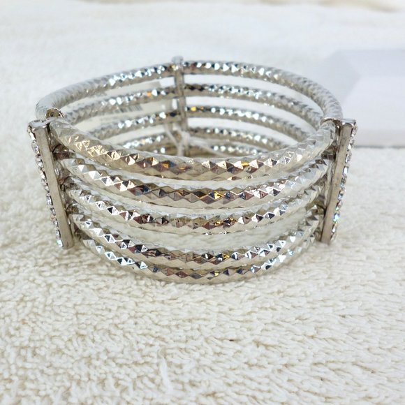 Banana Republic Silver Stretch Bangle Bracelet Crystals 2 3/8" Orig $29.99 NWT - Picture 3 of 6